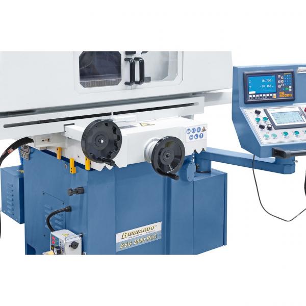 Servomotor for automatic vertical infeed with the following functions: Rapid traverse forwards - carriage - firing - rapid traverse backwards.